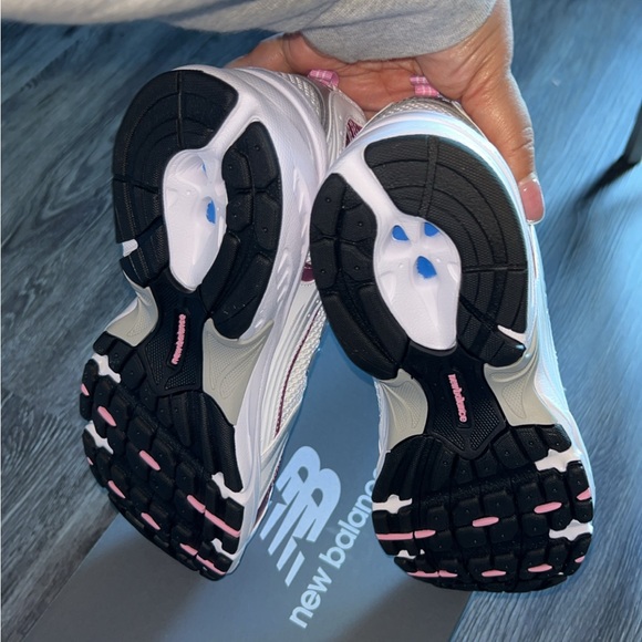 New Balance 530 - Picture 3 of 5